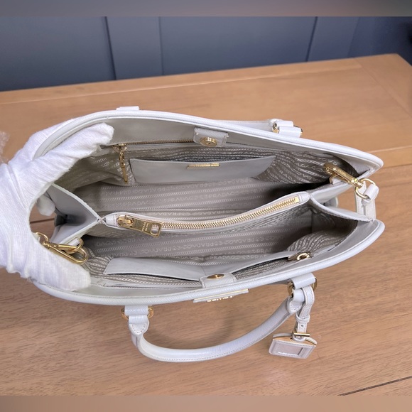 AUTH Prada Lux Promenade 2 way satchel in white Saffiano leather - Picture 7 of 13